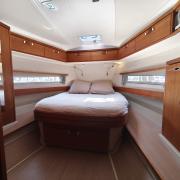 rhea_trawler_34_cabine.jpg