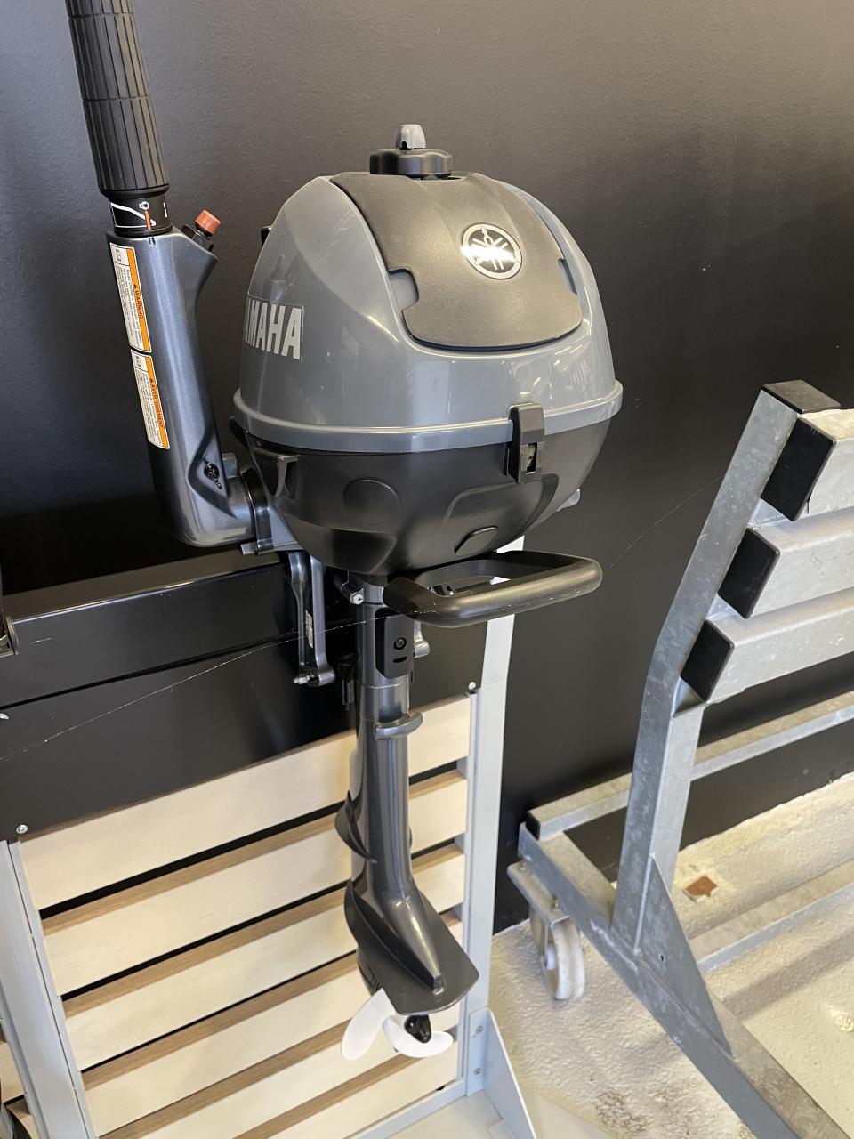 YAMAHA 2.5 CH COURT