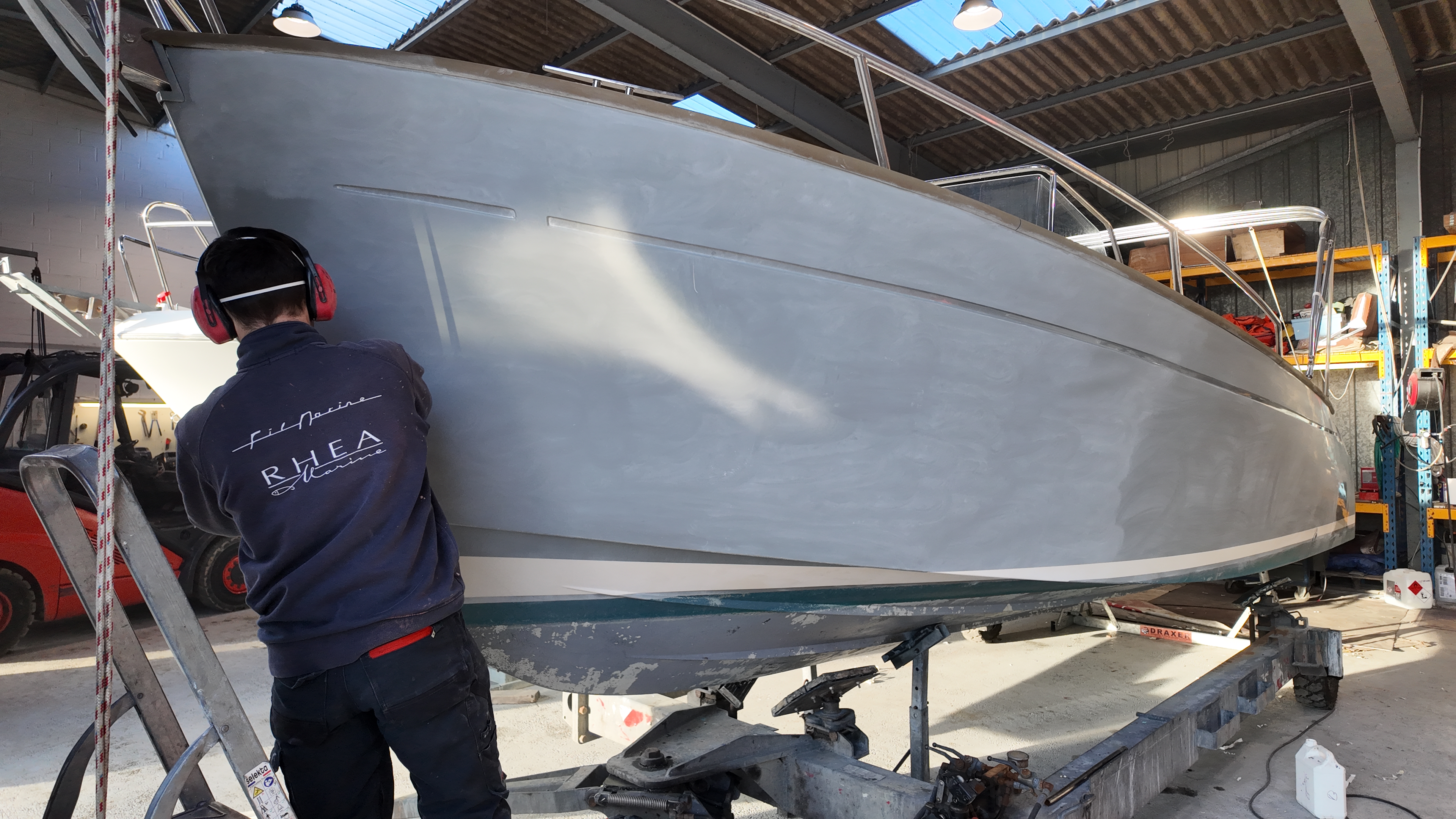 Refit bateau complet polish coque entretien moteur chantier naval Fil Marine Bretagne Saint-Cast-le-Guildo
