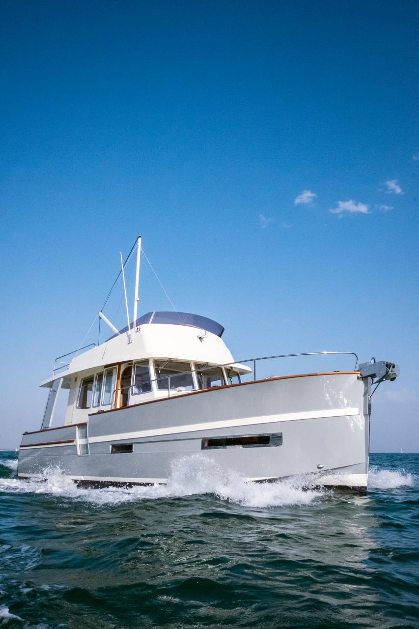 Rhea Marine Trawler 34 FLY