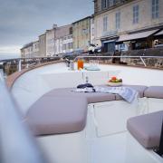 bateau_a_moteur_familiale_et_confortable_3_.jpg