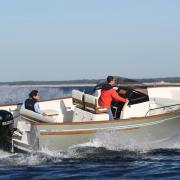 rhea_27_open_heritage_bateau_moteur_puissant_sensations_en_mer.jpg