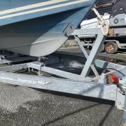 bateau_moteure_a_vendfre_avec_sa_remorque.JPG