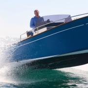 rhea_23_origine_bateau_moteur_ideal_pour_la_cote_d_emeraude.jpg