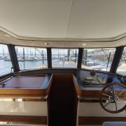 bateau_a_moteur_de_plaisance_lumineux.jpg