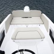 bateau_a_moteur_banquette_arriere_2_.jpg