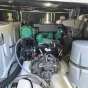 trawler_34_salle_des_machines_-_moteur_volvo_440_cv.jpg