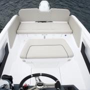 bateau_a_moteur_banquette_arriere_1_.jpg